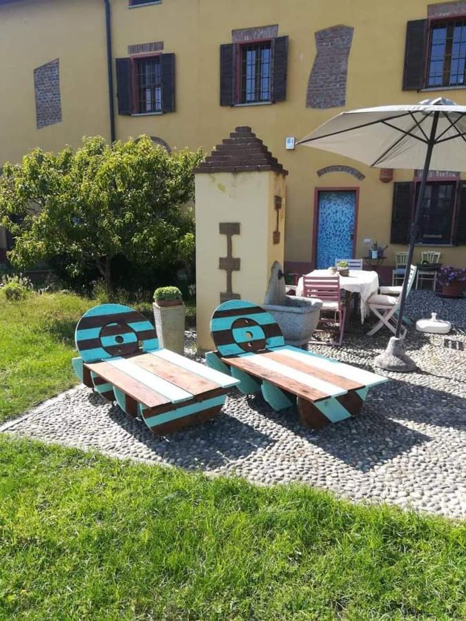 B&B Il Pioppo E La Fonte Castello d'Agogna Bagian luar foto