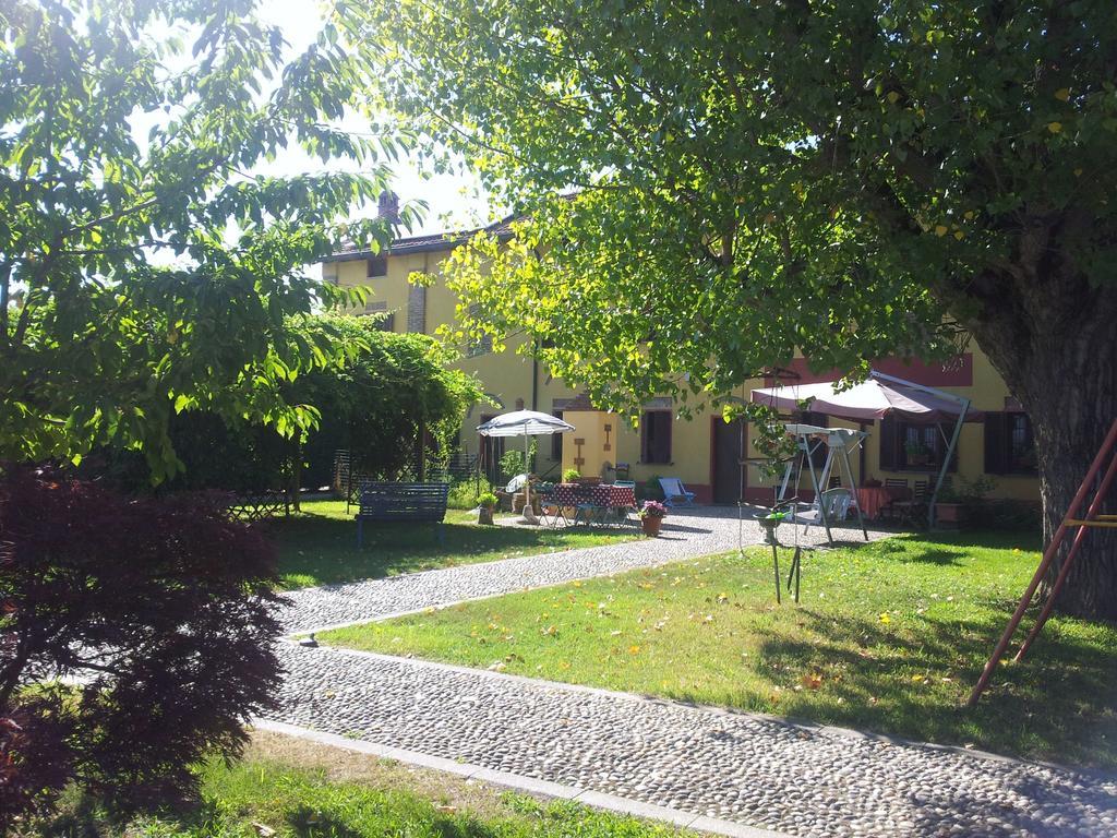 B&B Il Pioppo E La Fonte Castello d'Agogna Bagian luar foto