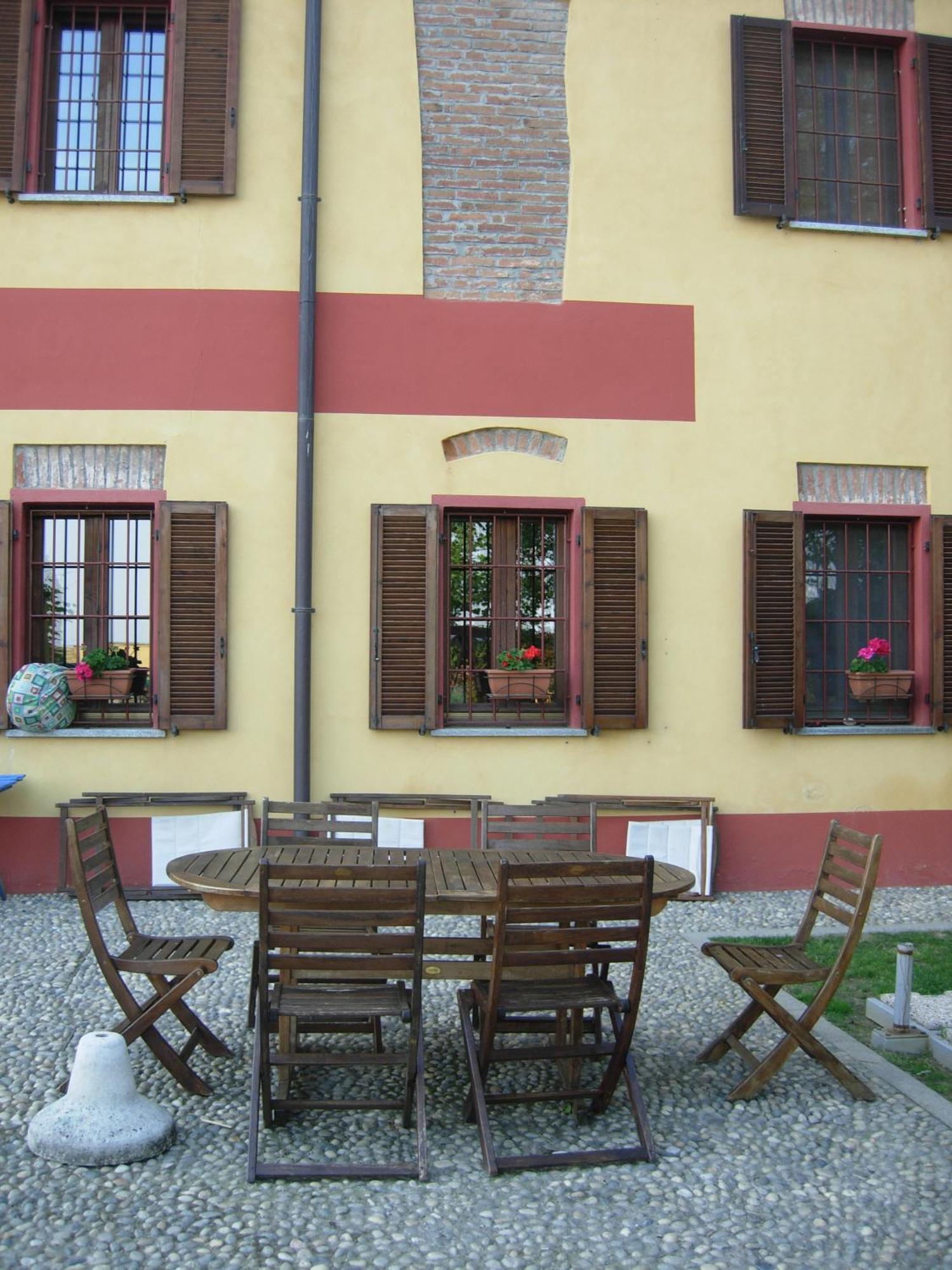 B&B Il Pioppo E La Fonte Castello d'Agogna Bagian luar foto