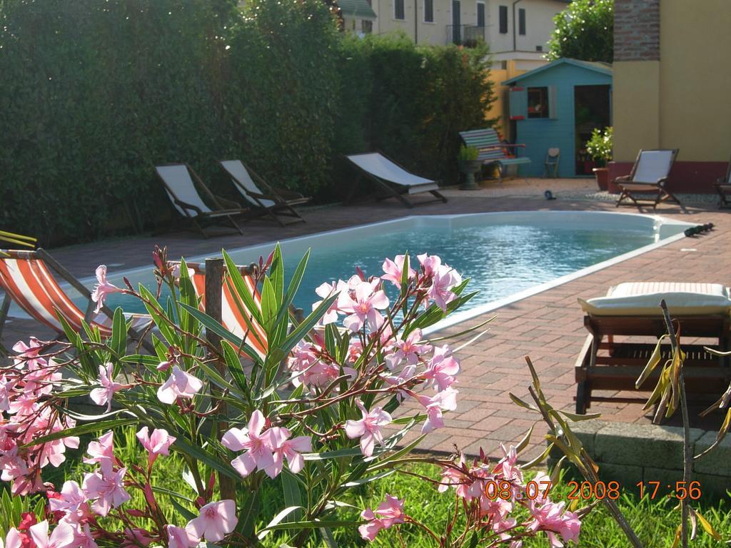 B&B Il Pioppo E La Fonte Castello d'Agogna Bagian luar foto
