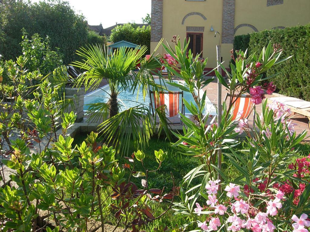 B&B Il Pioppo E La Fonte Castello d'Agogna Bagian luar foto